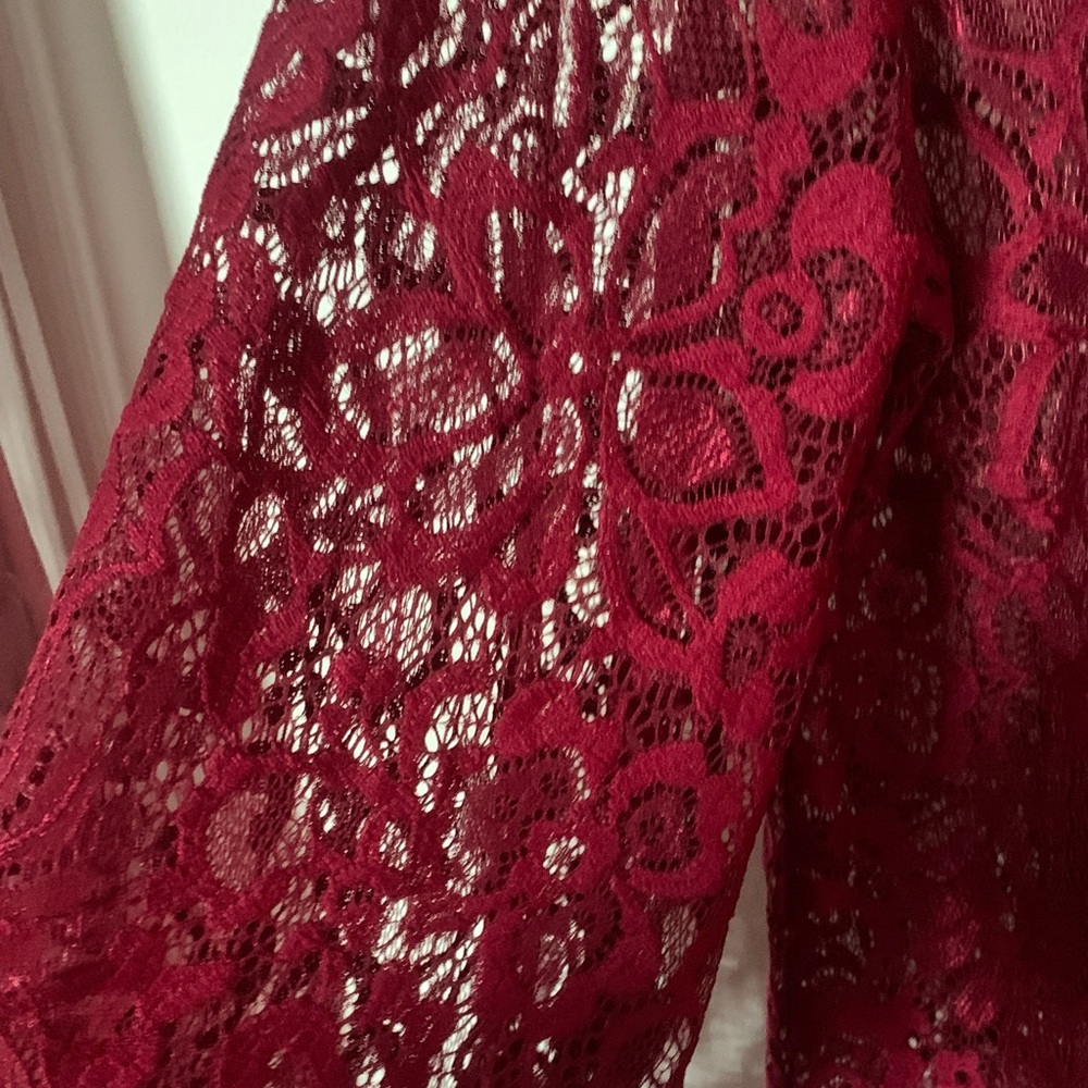 Elegant Lace Kimono in Rich Burgundy - Picture 4 of 5